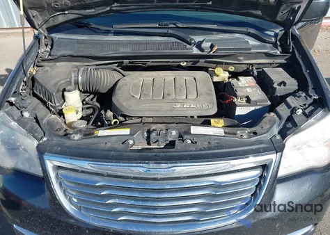 2013 Chrysler Town & Country Touring z USA, uszkodzony, nr VIN 2C4RC1BG7DR559572